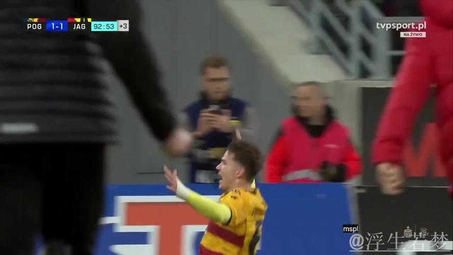 巴萨、曼城与切尔西争抢波兰17岁妖星皮图谢夫斯基